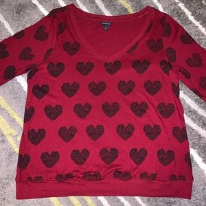EUC Torrid Burgundy Tunic T-shirt w/ Lace Print Hearts🖤